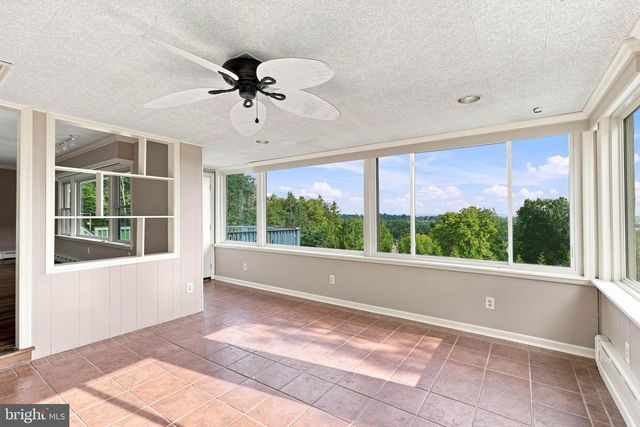 260 BLOSSOM HILL DR, Lancaster, PA 17601