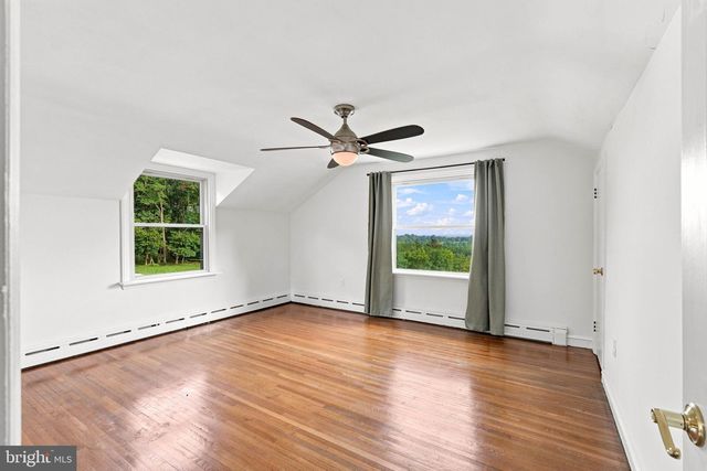 260 BLOSSOM HILL DR, Lancaster, PA 17601