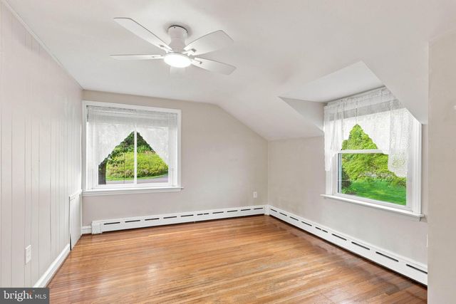 260 BLOSSOM HILL DR, Lancaster, PA 17601