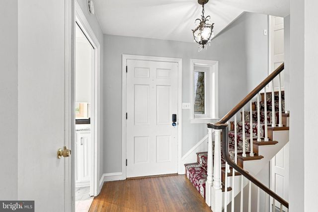 260 BLOSSOM HILL DR, Lancaster, PA 17601