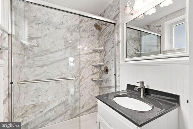 260 BLOSSOM HILL DR, Lancaster, PA 17601