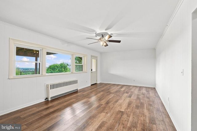 260 BLOSSOM HILL DR, Lancaster, PA 17601