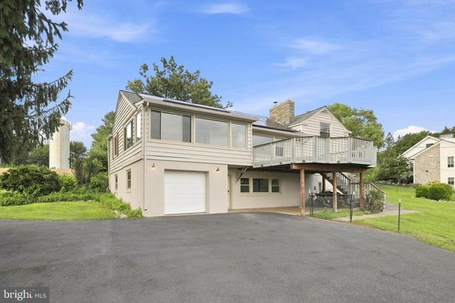 260 BLOSSOM HILL DR, Lancaster, PA 17601