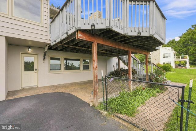 260 BLOSSOM HILL DR, Lancaster, PA 17601