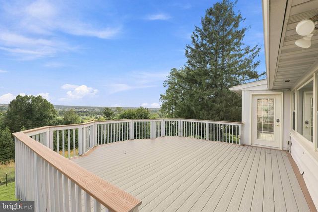 260 BLOSSOM HILL DR, Lancaster, PA 17601