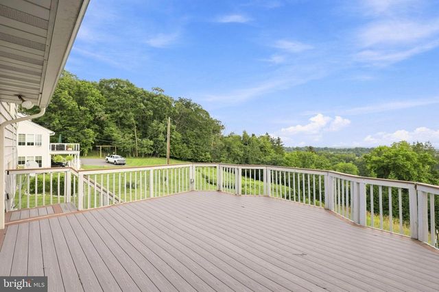 260 BLOSSOM HILL DR, Lancaster, PA 17601