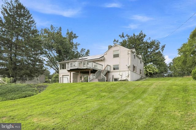 260 BLOSSOM HILL DR, Lancaster, PA 17601
