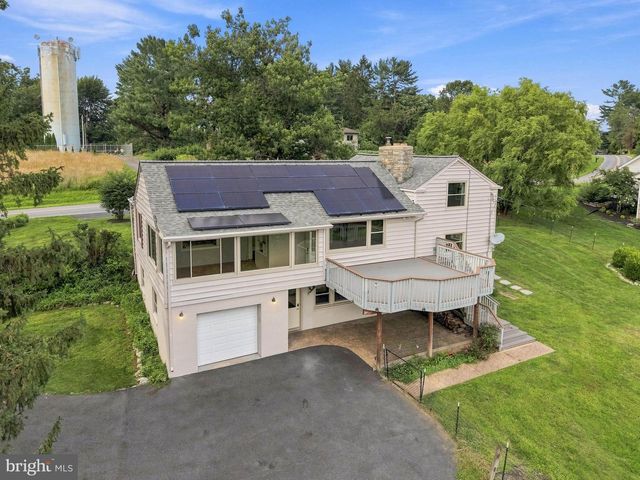 260 BLOSSOM HILL DR, Lancaster, PA 17601