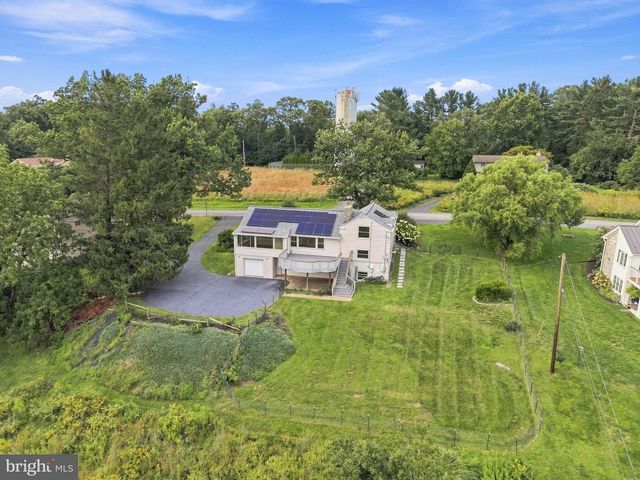 260 BLOSSOM HILL DR, Lancaster, PA 17601