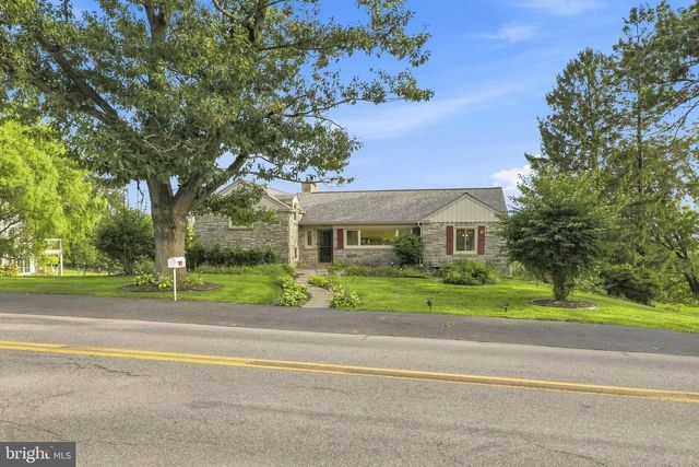 260 BLOSSOM HILL DR, Lancaster, PA 17601