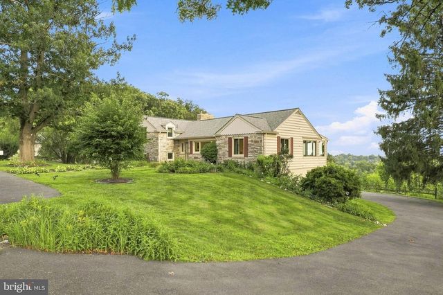 260 BLOSSOM HILL DR, Lancaster, PA 17601