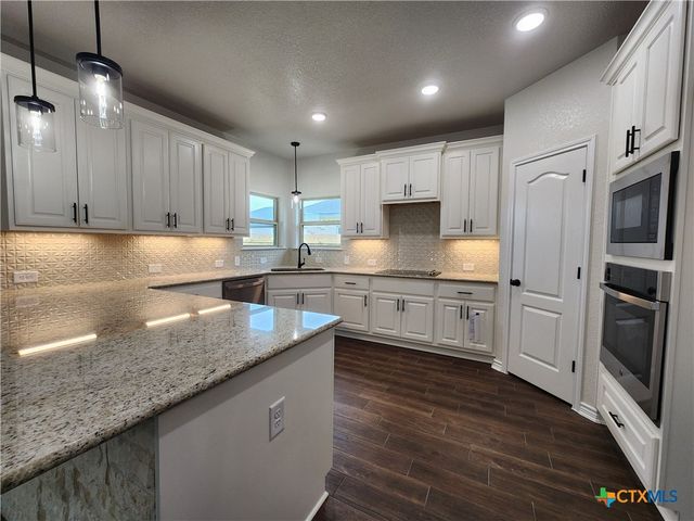 718 Golden Eagle Drive, Salado, TX 76571