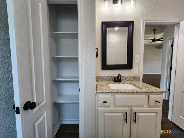 718 Golden Eagle Drive, Salado, TX 76571