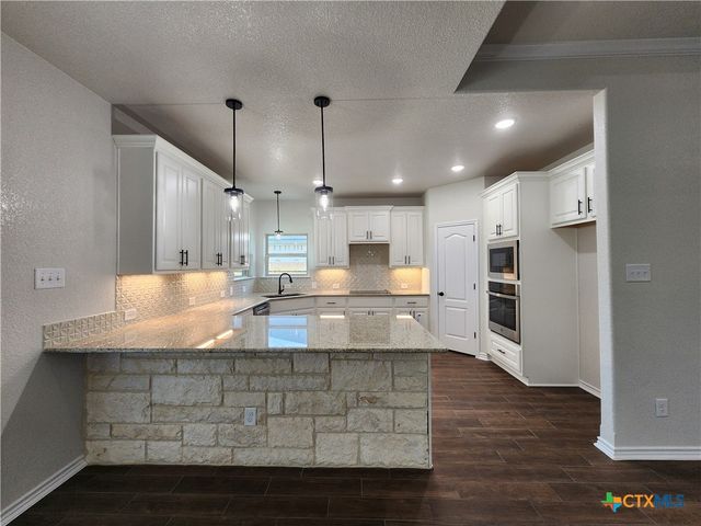 718 Golden Eagle Drive, Salado, TX 76571