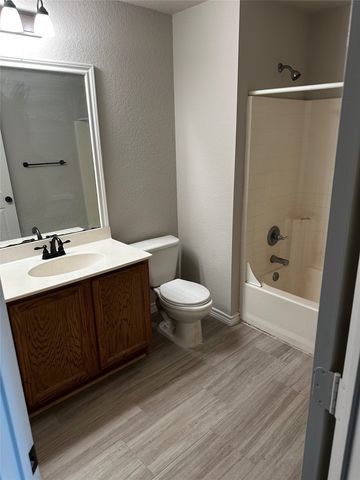 2512 Clubhouse Drive, Denton, TX 76210