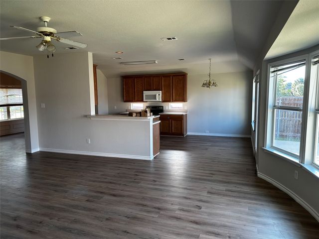 2512 Clubhouse Drive, Denton, TX 76210