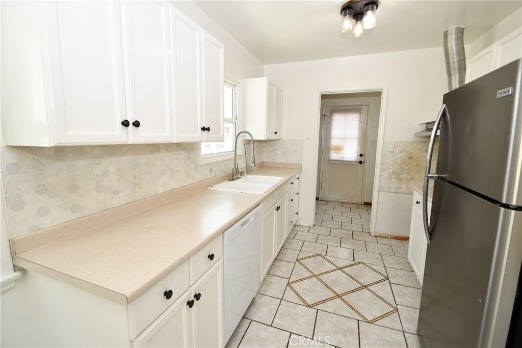 Image 13 of property listing at 4562 Iroquois Avenue, Lakewood, CA 90713