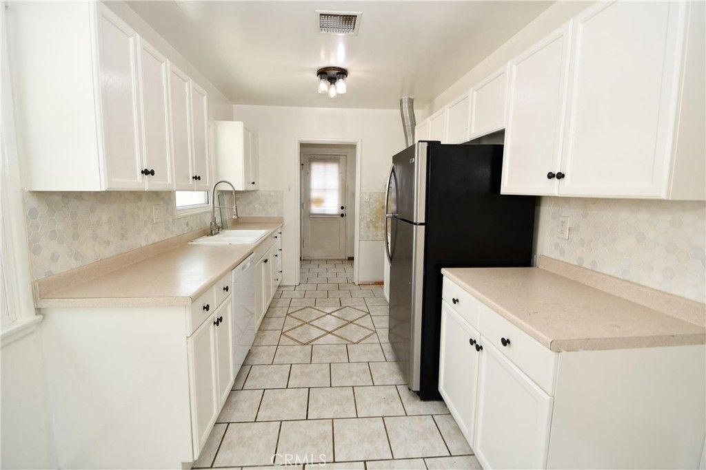 Image 26 of property listing at 4562 Iroquois Avenue, Lakewood, CA 90713