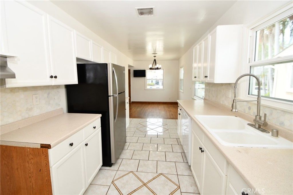 Image 28 of property listing at 4562 Iroquois Avenue, Lakewood, CA 90713