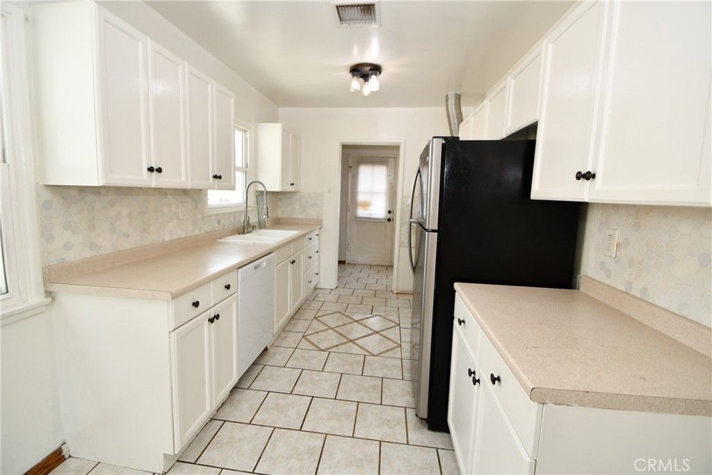 Image 47 of property listing at 4562 Iroquois Avenue, Lakewood, CA 90713