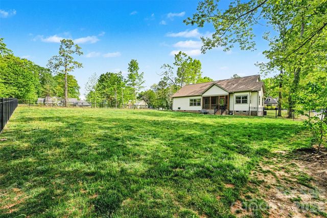 4527 Burrenfort Drive, Denver, NC 28037