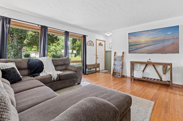 6416 Georgia Avenue N, Brooklyn Park, MN 55428