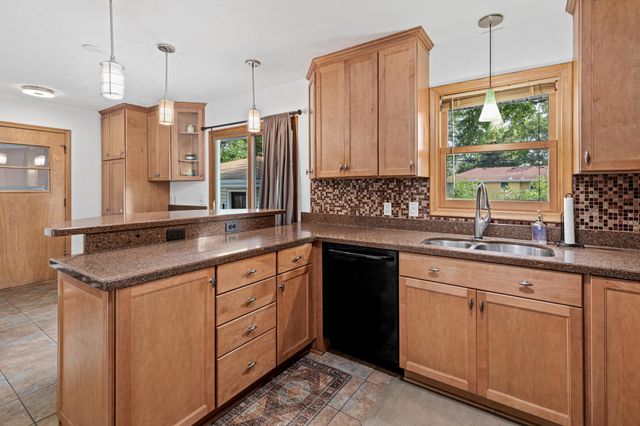 6416 Georgia Avenue N, Brooklyn Park, MN 55428
