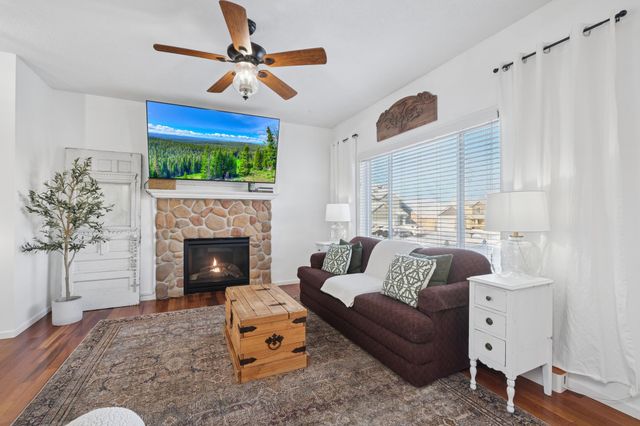 213 Ardennes Avenue E, Shakopee, MN 55379