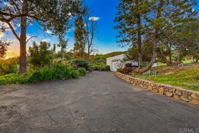 2073 Willow Glen Road, Fallbrook, CA 92028
