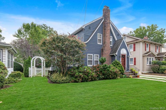 91 Geranium Avenue, Floral Park, NY 11001
