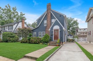 91 Geranium Avenue, Floral Park, NY 11001