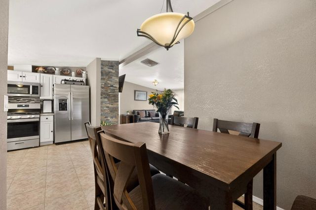 16 Cereza Circle, Los Lunas, NM 87031