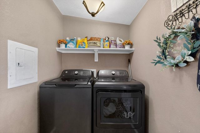 16 Cereza Circle, Los Lunas, NM 87031