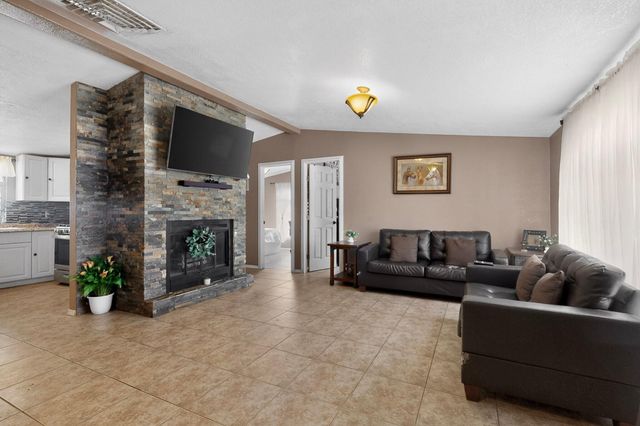 16 Cereza Circle, Los Lunas, NM 87031