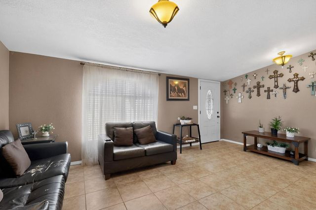 16 Cereza Circle, Los Lunas, NM 87031