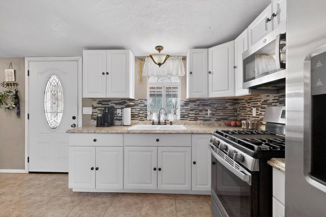 16 Cereza Circle, Los Lunas, NM 87031