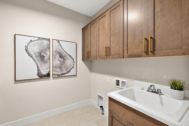 5932 Willow Grove Drive, Troy, MI 48085