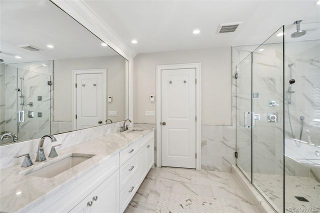 55 Belmont Circle, Syosset, NY 11791