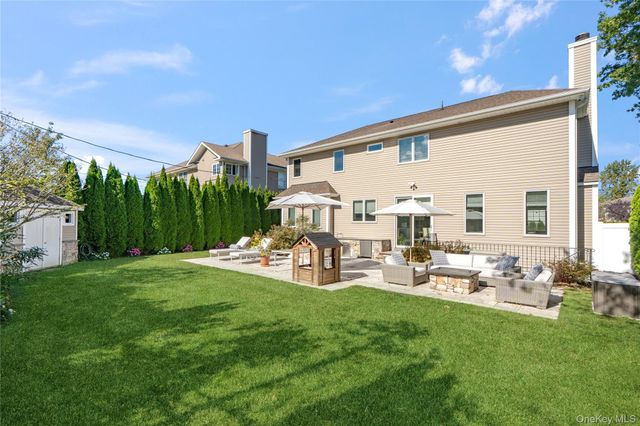55 Belmont Circle, Syosset, NY 11791