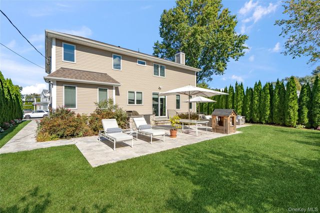 55 Belmont Circle, Syosset, NY 11791