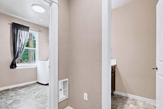 12048 W Victory Road, Boise, ID 83709