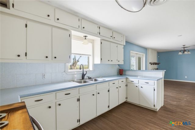 680 E Frontage Road, Victoria, TX 77905