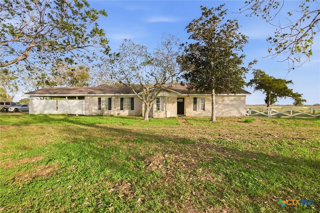 680 E Frontage Road, Victoria, TX 77905