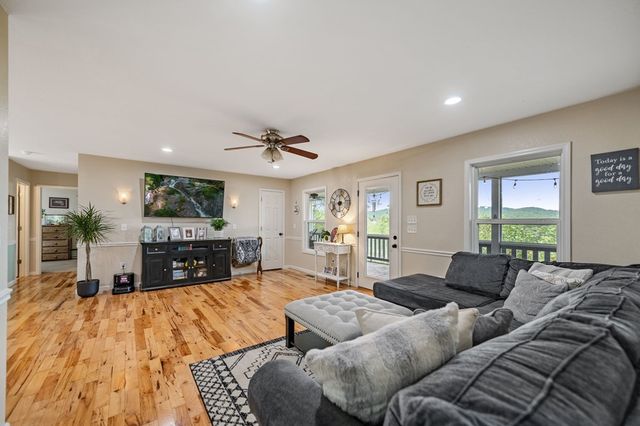 6 Gilliam Road, Mineral Bluff, GA 30559