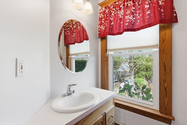 4263 Acushnet Ave, New Bedford, MA 02745