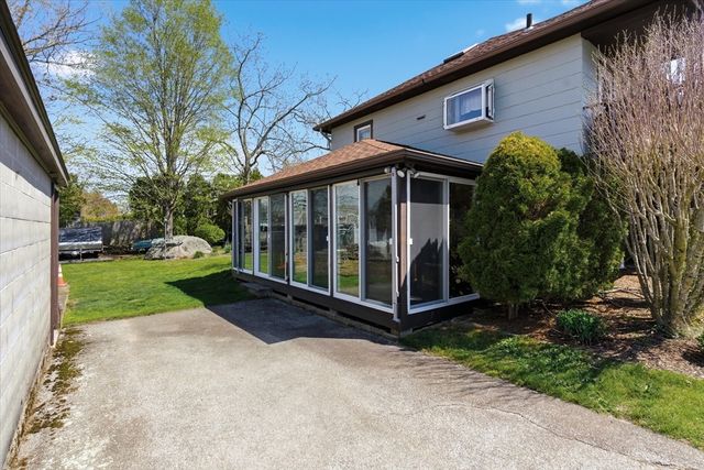 4263 Acushnet Ave, New Bedford, MA 02745