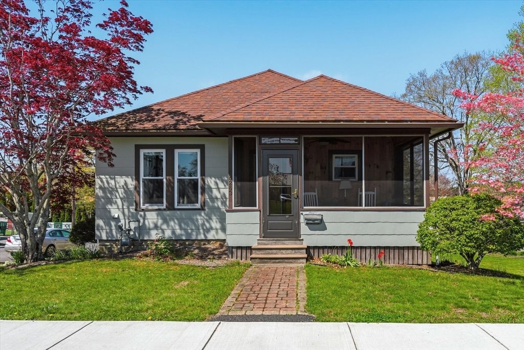 4263 Acushnet Ave, New Bedford, MA 02745