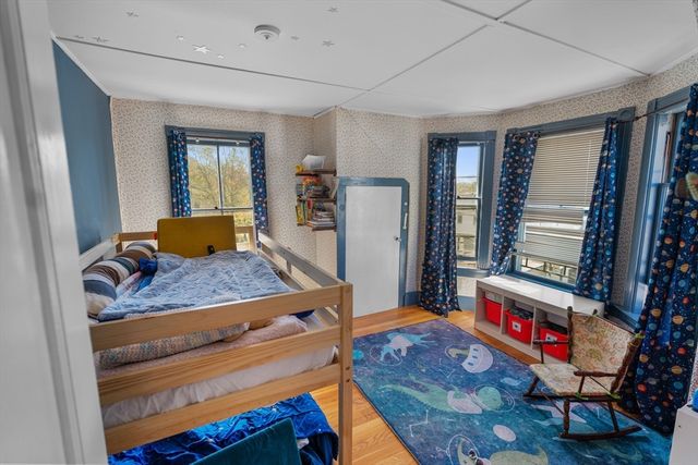 17 Currier Ave, Haverhill, MA 01830