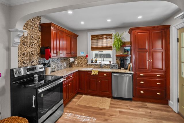 17 Currier Ave, Haverhill, MA 01830