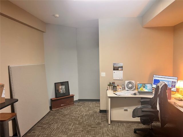 350 3rd Avenue SW 100, Cedar Rapids, IA 52404